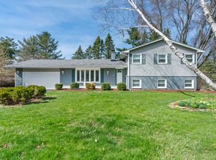 4912 Daniel Dr, Crystal Lake, IL 60014