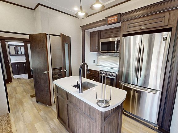 4th image of 1 Spruce Dr