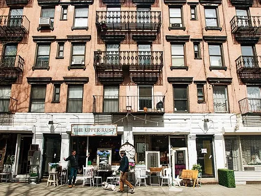 Rented by Compass | media 24