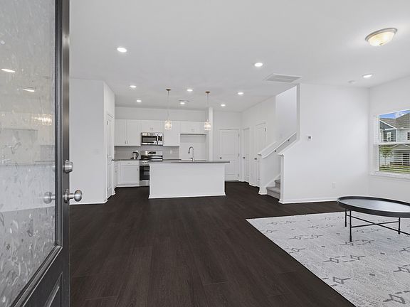 3rd image of 350 Canonbury Dr
