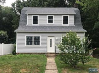 59 Chestnut Ave, Closter, NJ 07624