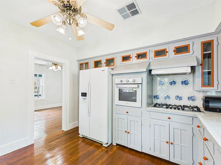 314 W Sidnor St — Photo 9