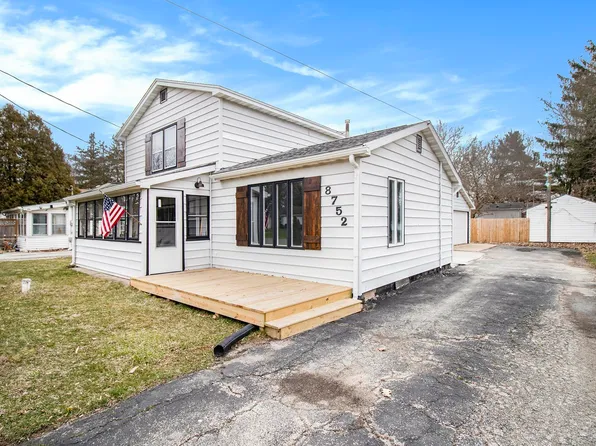 8752 E Chicago Rd, New Carlisle, IN 46552