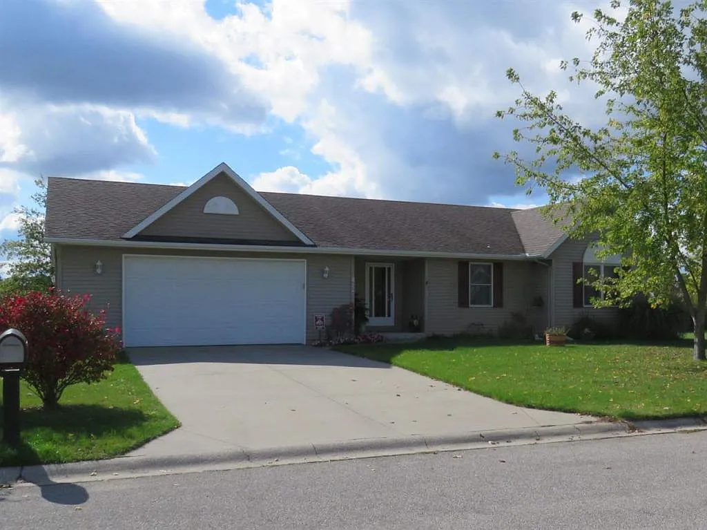 16334 Daisy Ave photo 1
