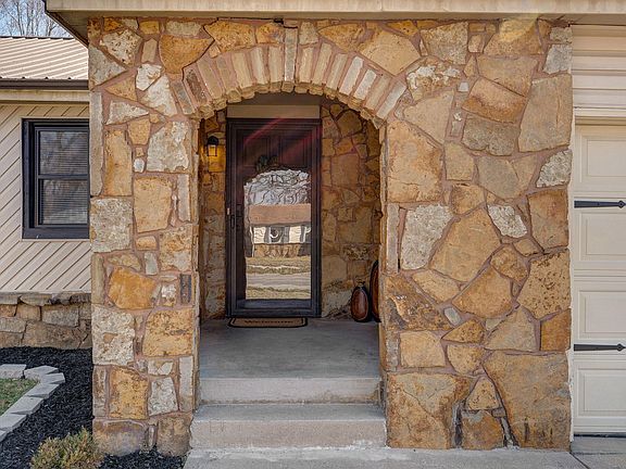 3rd image of 2546 S Fort Avenue