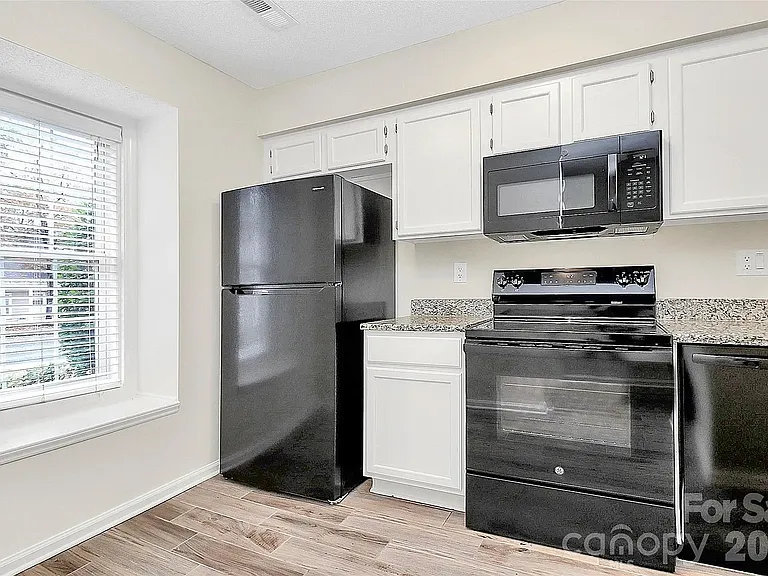 703 Heritage Pkwy — Photo 2