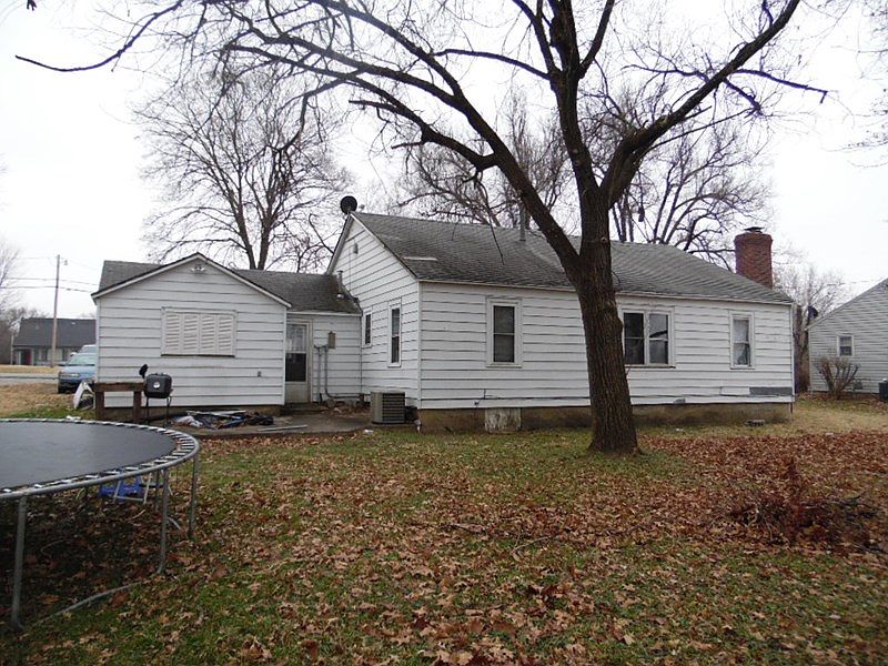 2nd image of 1633 N Ash St