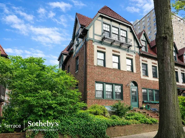 400 Burns St Floor 2, Forest Hills, NY 11375