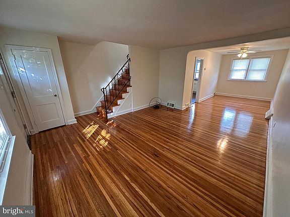 3rd image of 5861 Saul St