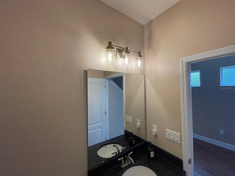 2745 Peony Dr — Photo 15