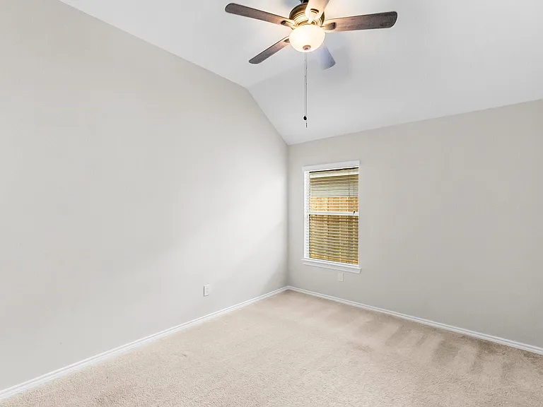 2419 Keegan Hollow Ln — Photo 21