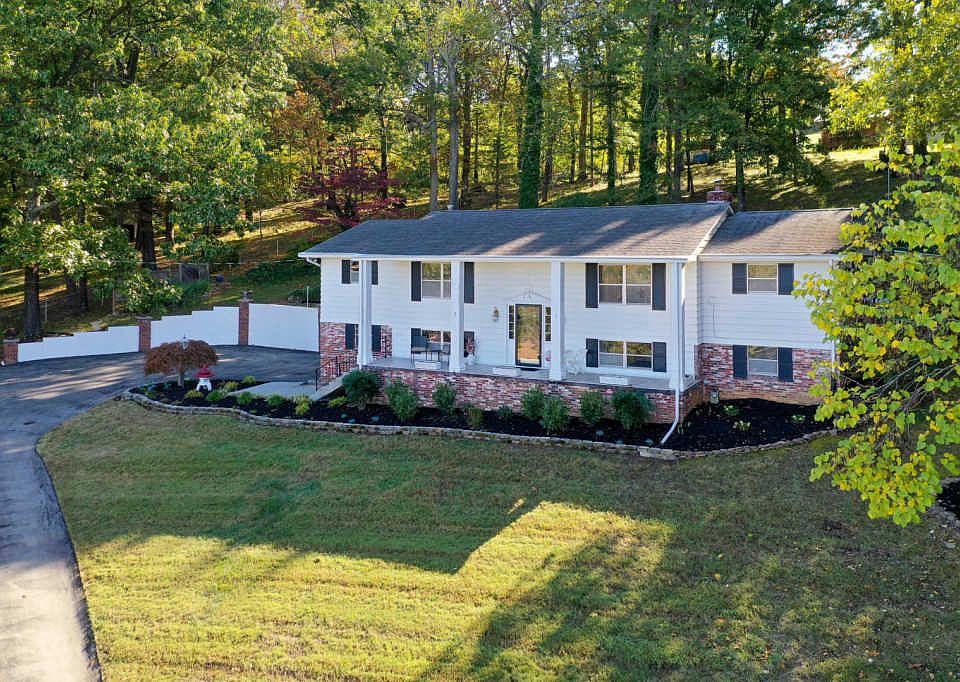 1st image of 2656 Karenwood Dr