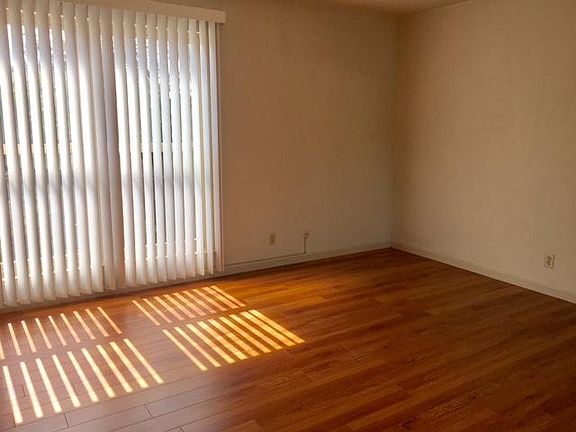 5th image of 2091 Ascot Dr Unit 128
