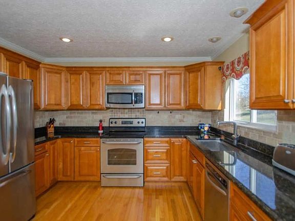 3rd image of 2384 Kenlee Dr