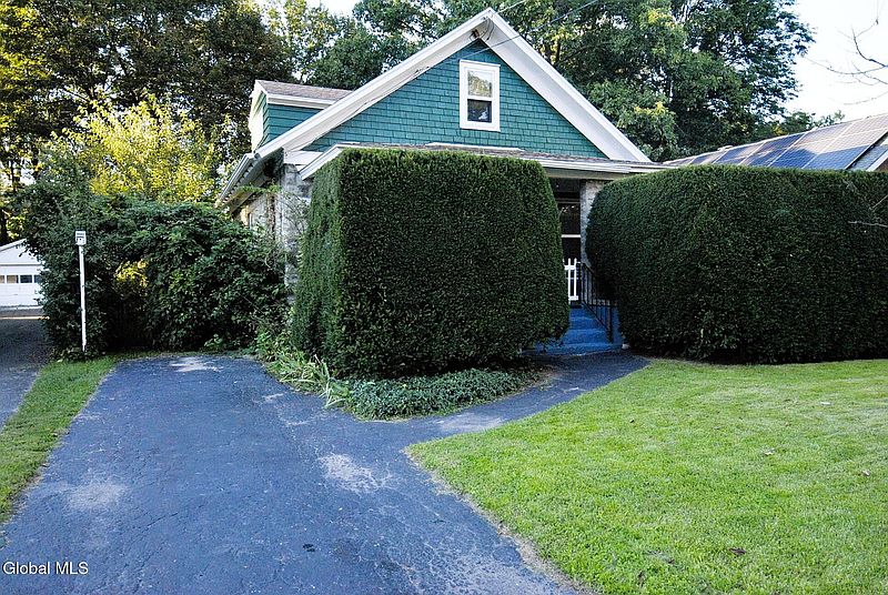 2nd image of 9 Middlesex Road
