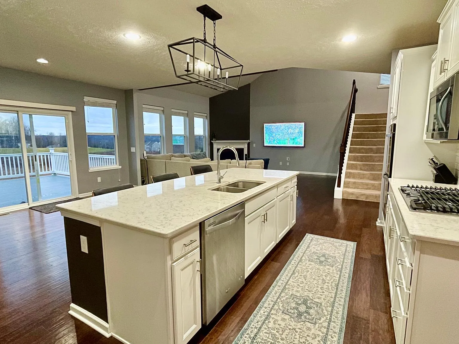 2038 Fieldcrest Ln — Photo 3