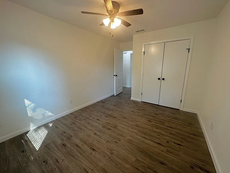 10809 Sharondale Ln — Photo 9