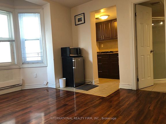 5th image of 197 Dundas St E Unit 2B