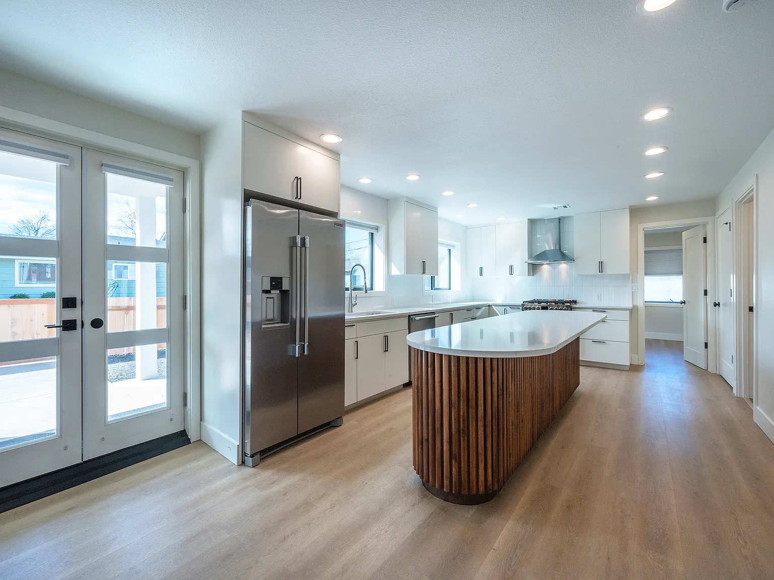 3 bed, 1250 sqft, $2,995 — Photo 3