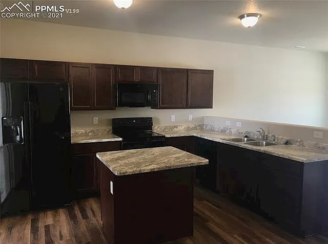 3 bed, 2.5 bath, 1561 sqft, $1,850 — Photo 3