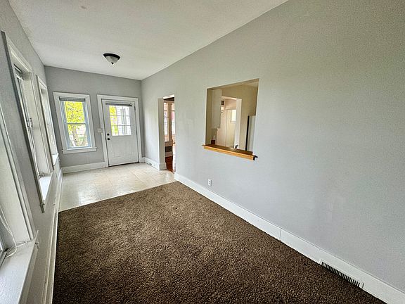 4th image of 12 Fairbanks St NE