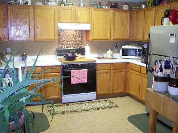 4th image of 305 Applewood Cir