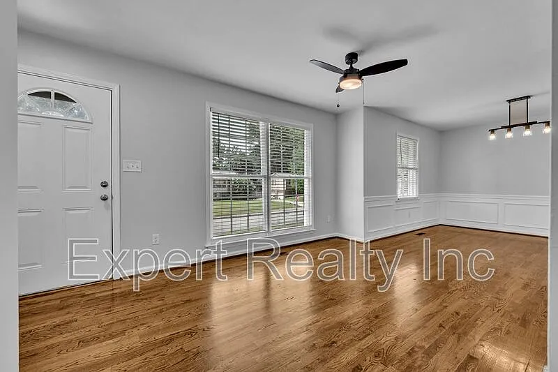 3 bed, 2.5 bath, 1306 sqft, $1,900 — Photo 2