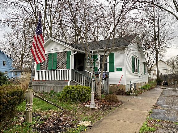 2nd image of 211 Grand Ave