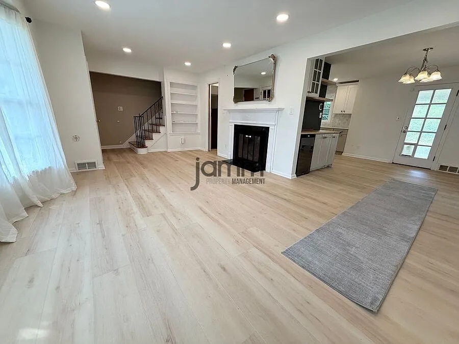 Beautiful Single Family home in Cleveland Heights!! — Photo 3