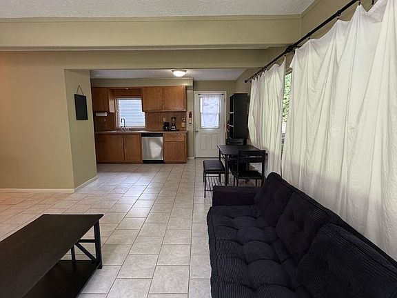 3rd image of 529B Wainaku St