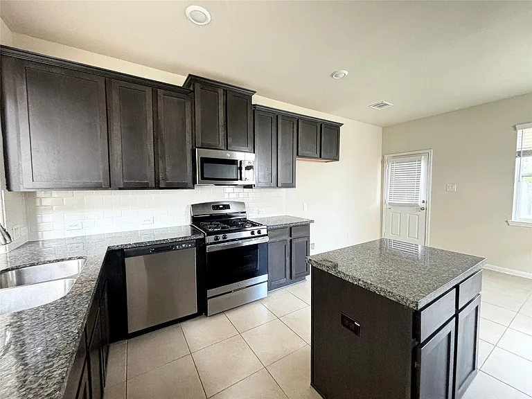 6034 Prince Place Dr — Photo 15