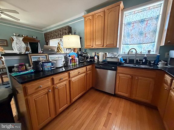 5th image of 141 57th Pl SE