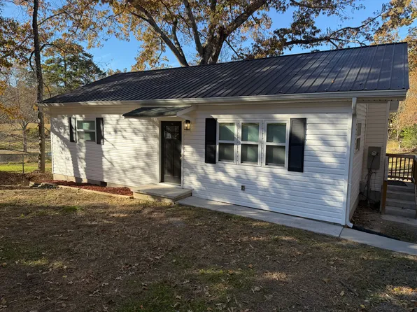 308 Lakeview Dr, Rossville, GA 30741
