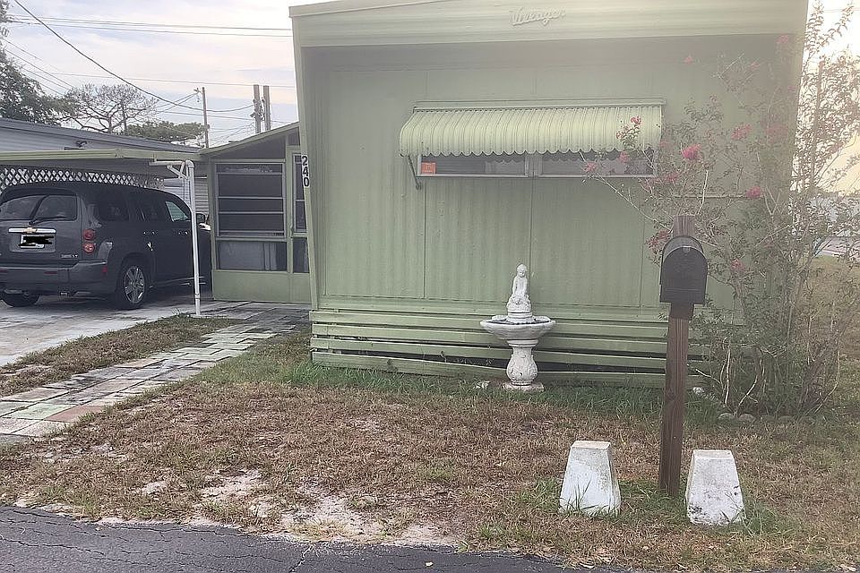 1st image of 240 Robin Ct