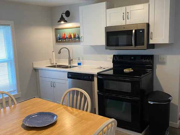 30 Woodbine Ave, Pittsfield, MA 01201