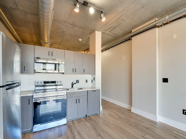 505 E 6th St #815 — Photo 14