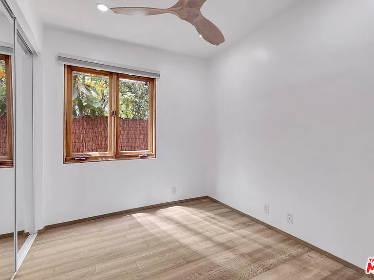 1138 1/2 Poinsettia Pl — Photo 14