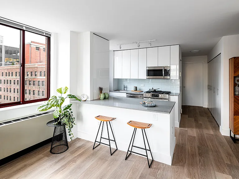 444 W 35th St #6C — Photo 11