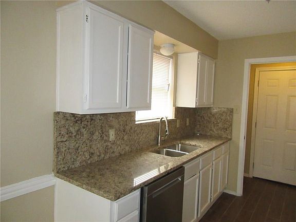 4th image of 1046 Barton Ave