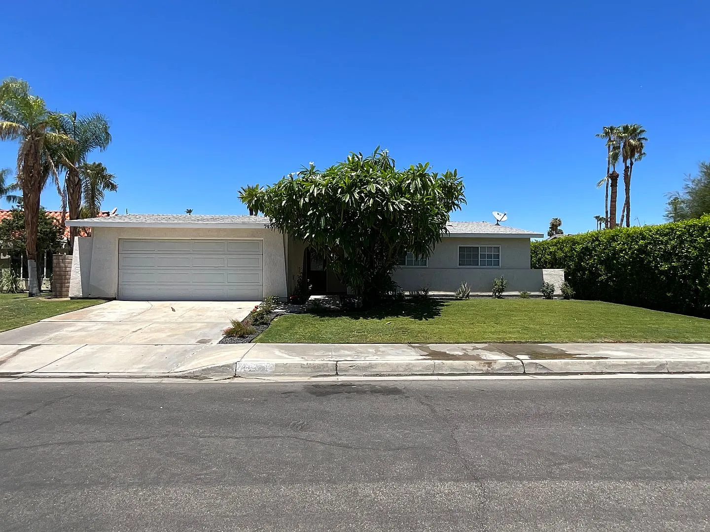 Great Neighborhood in Palm Desert — Photo 1