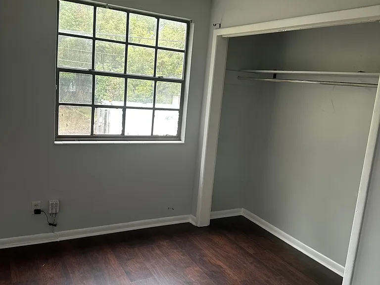 2984 Myra St — Photo 5