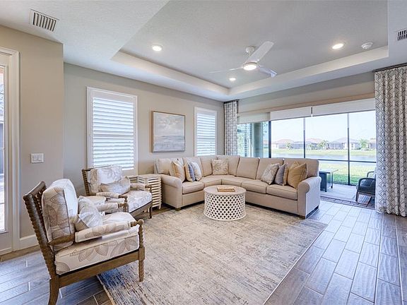 4th image of 3044 Formia Ct