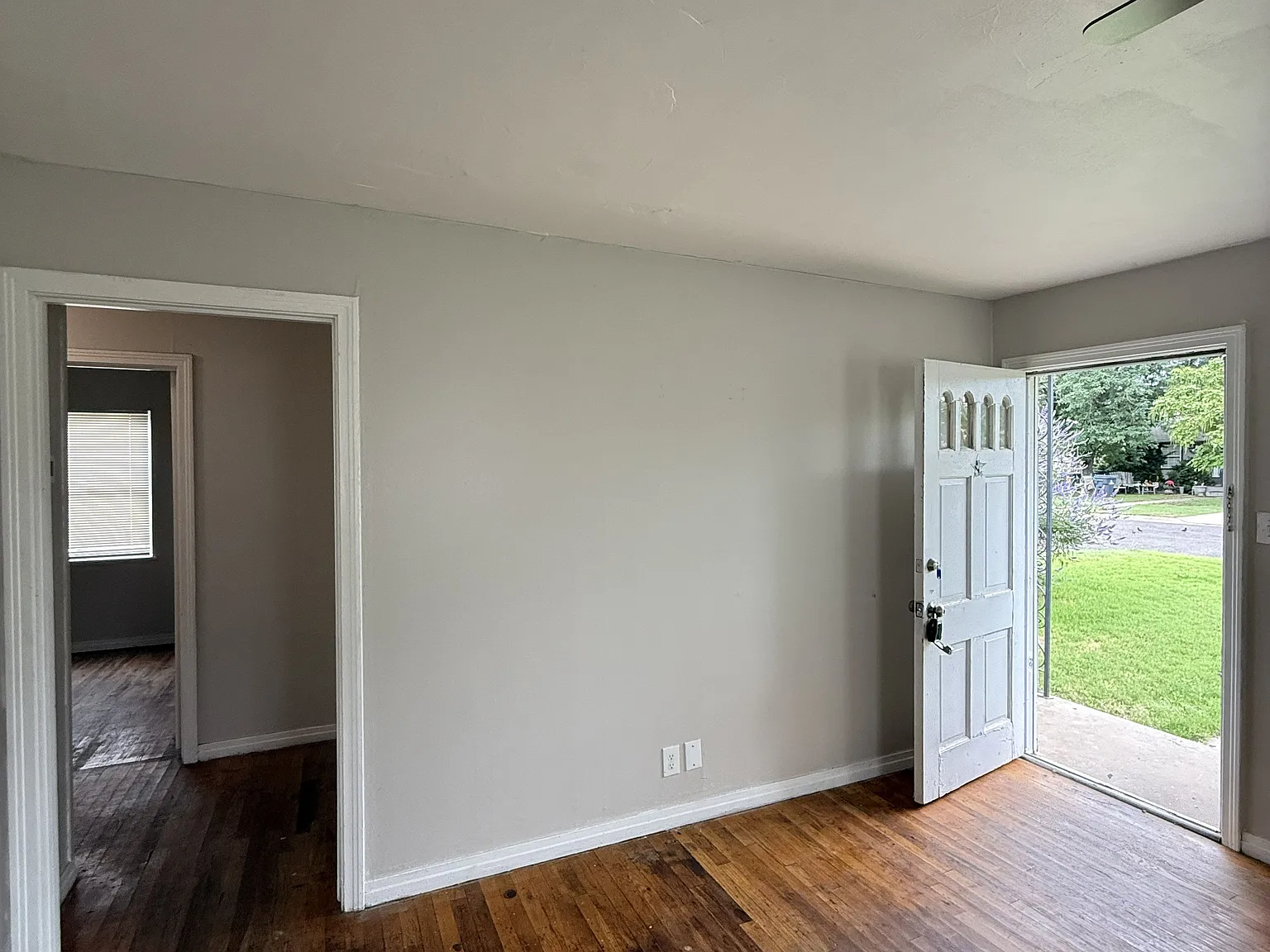 3 bed, 1076 sqft, $1,595 — Photo 3