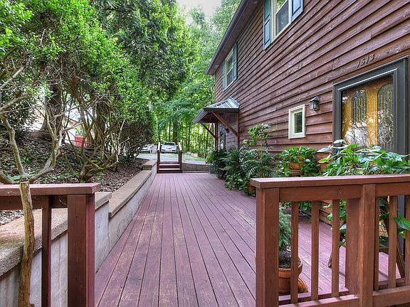 5th image of 1513 Strawberry Ln