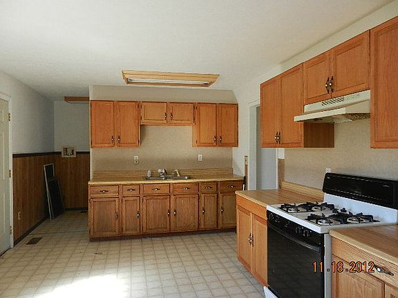3rd image of 134 Tinnian Ave