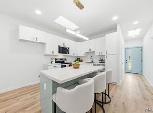 160B Field Crossing Dr, Highland, IL 62249