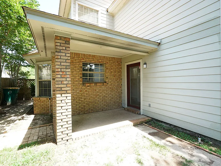1613 Mariah Way E — Photo 32