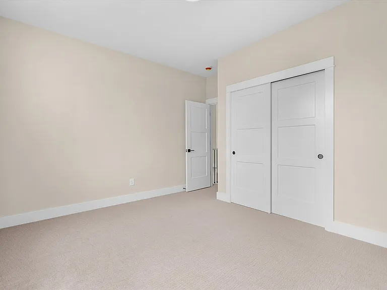 349 SE Walnut St — Photo 27
