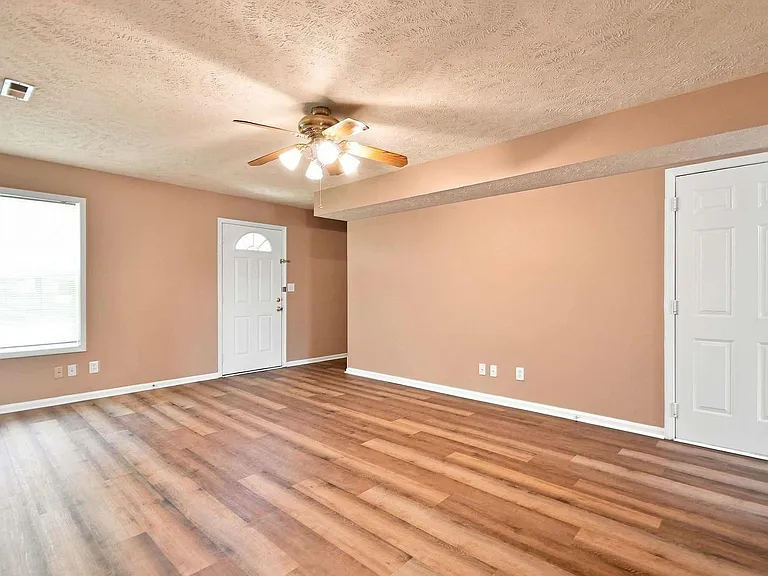 1631 Baltimore Dr — Photo 5