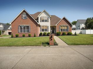 4061 Farmington Dr, Hurricane, WV 25526
